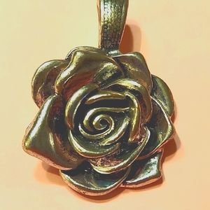 Rose pendant
